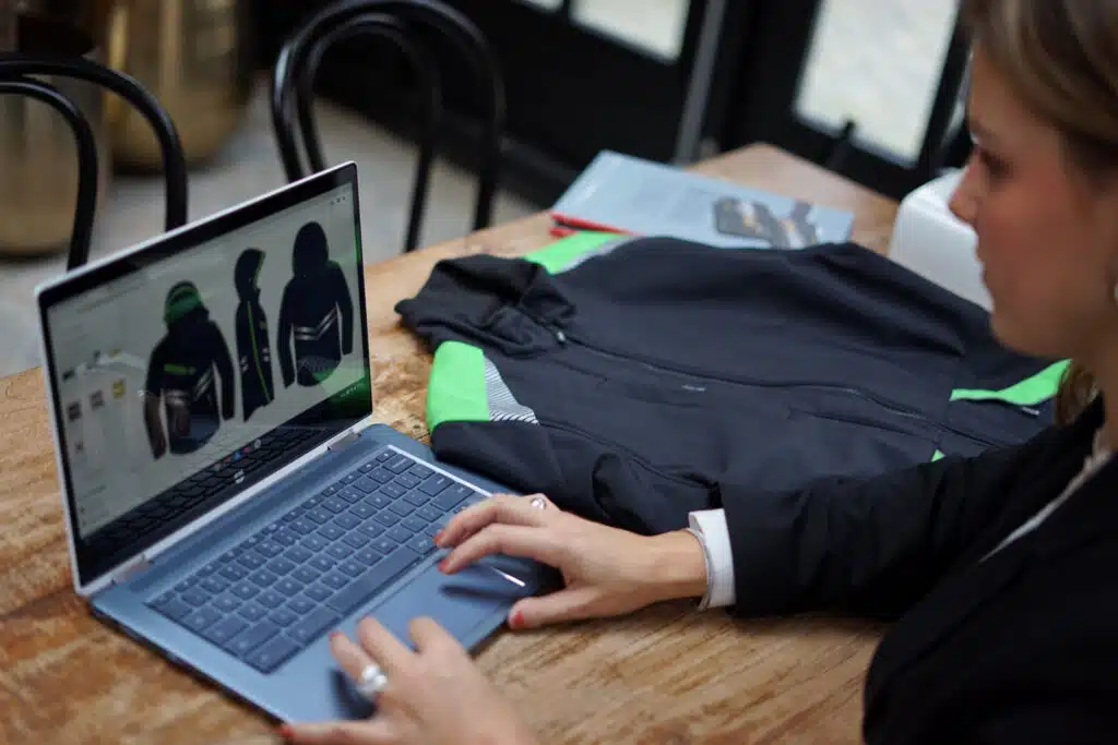 Online kledingmanagement systeem Werkstof bedrijfskleding KMS